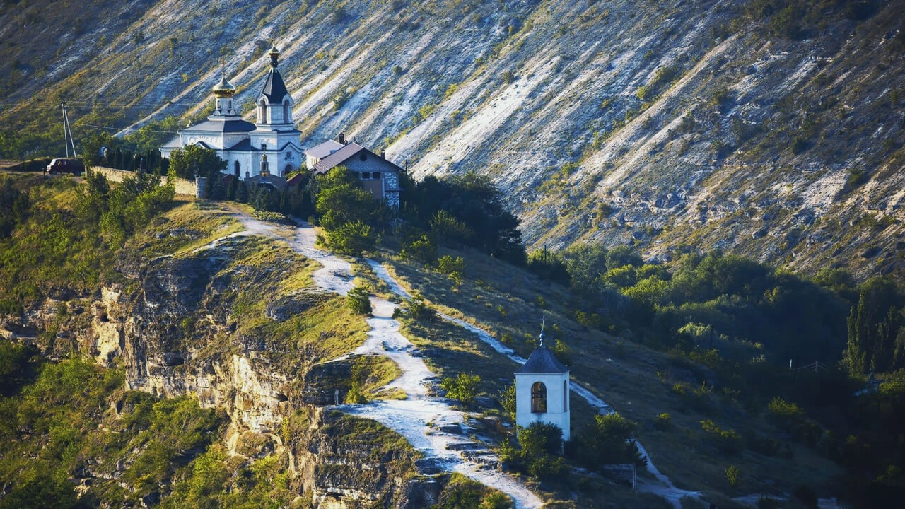 Partez à la découverte des chapelles et des églises de Chaillol ...